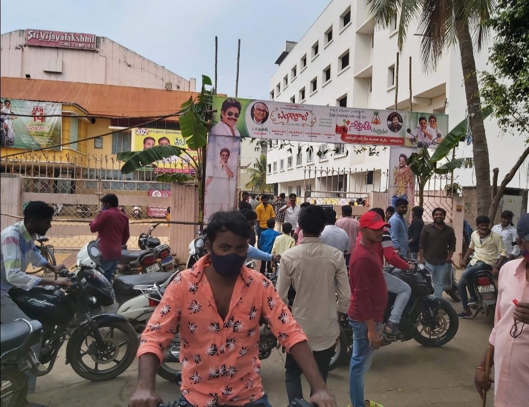 SaiAllariAlludu's tweet image. Bhimavaram #Bangarraju FDFS COVID 3rd Wave Running Lo Undani Kuda Pattinchukoledu 2nd Wave Mass Ki 3rd Wave Andariki Pichal Pack Ayyai But Luckily Em Kaledu

#3YearsForBangarraju