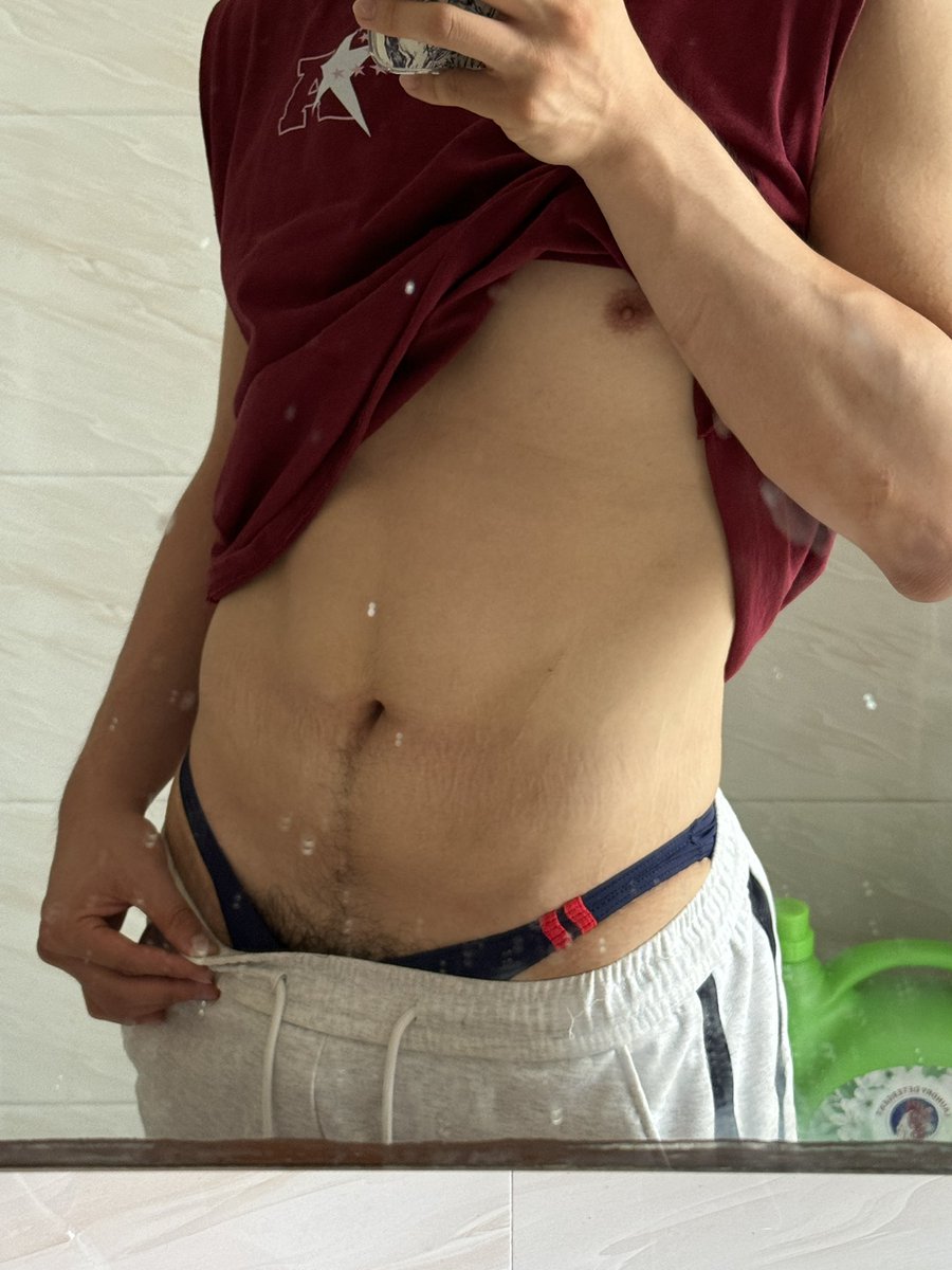 PpwUbetterk's tweet photo. 第一次穿嘿嘿😈 #gay #飞机 #丁字裤 #肌肉体育生 https://t.co/Pw5OuHISAZ