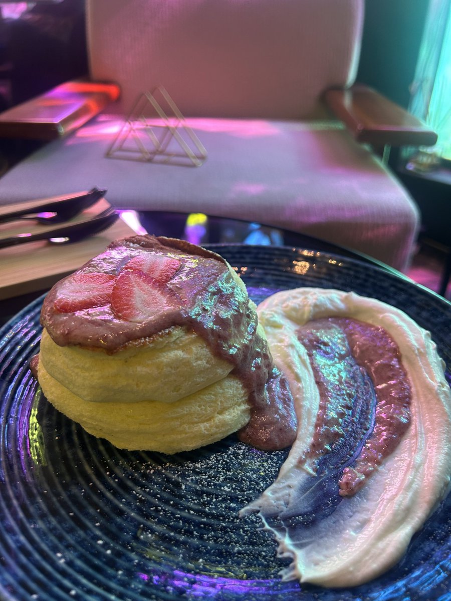 came for the souffle pancakes
took more photos of the bathroom (lol)

because what is this cool aesthetic bro

Neon market food is easy 9/10