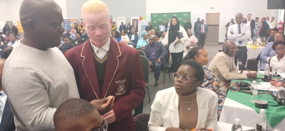 Dignews02's tweet photo. Senior Producer, Wisani Manganyi,  u na mudyondzi wa le Rivoni School for the Blind, Laster Nemavhadane, na Producer, Ntwanano Vuma eThe Ranch. https://t.co/IJadlrkDVG