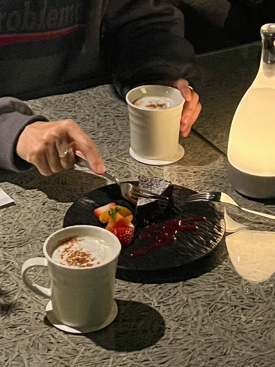 taguttyyy's tweet photo. 新宿にこんな素敵な場所があるなんて、、
新宿三丁目にある" 花のある棲家 "が
めちゃくちゃ雰囲気最高すぎるの、、💐
店内至る所にお花があって絶品スイーツや
カクテルが楽しめちゃうし居心地最高◎
お値段少しするけど絶対行ってほしい！！ https://t.co/PAZOKbovfr