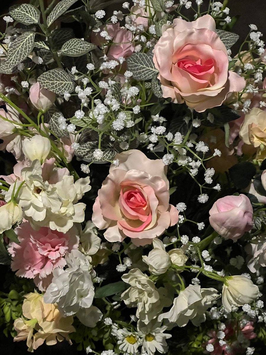 taguttyyy's tweet photo. 新宿にこんな素敵な場所があるなんて、、
新宿三丁目にある" 花のある棲家 "が
めちゃくちゃ雰囲気最高すぎるの、、💐
店内至る所にお花があって絶品スイーツや
カクテルが楽しめちゃうし居心地最高◎
お値段少しするけど絶対行ってほしい！！ https://t.co/PAZOKbovfr