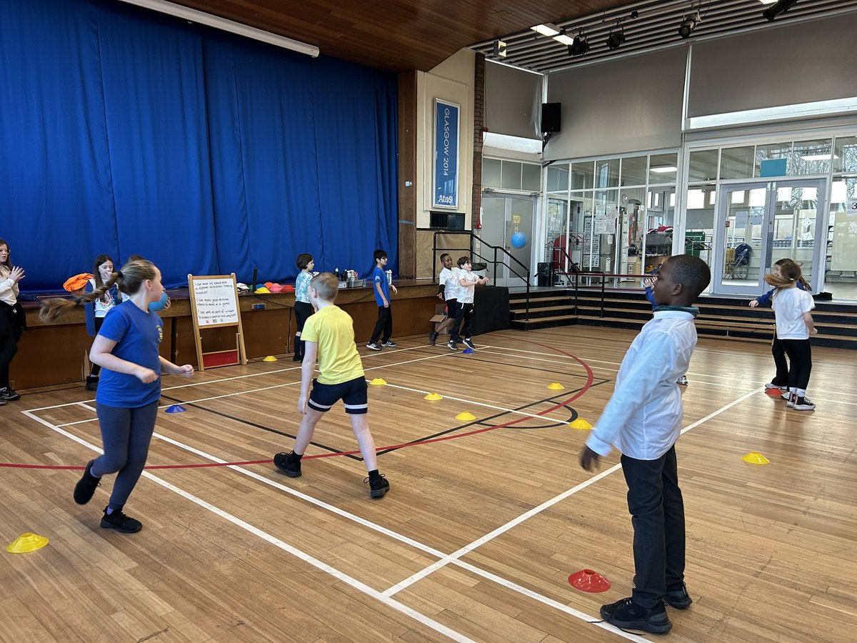 Team work making the dream work and improving our movement off the ball this morning @DuddingstonPS