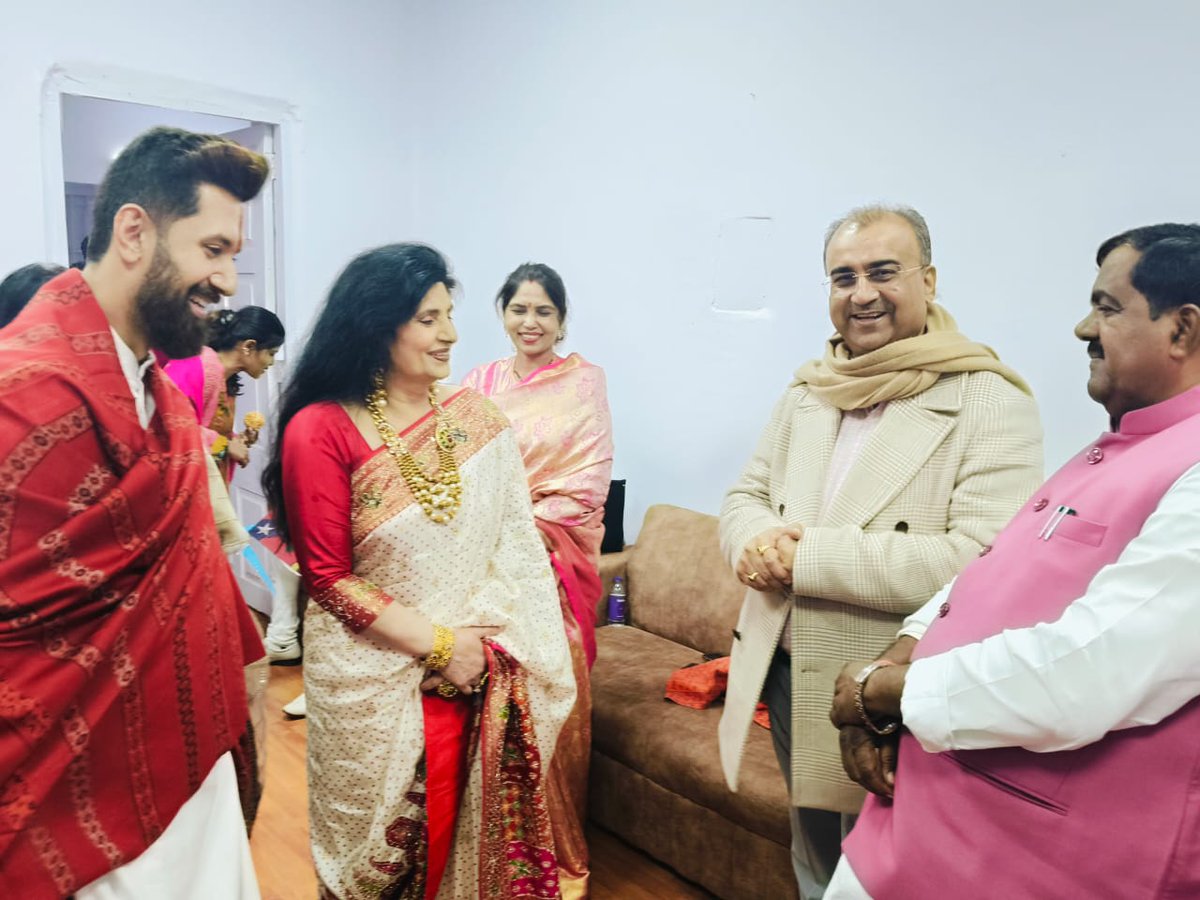 mangalpandeybjp's tweet photo. लोक जनशक्ति पार्टी (रा.) के प्रदेश कार्यालय में लोजपा (रा.) के राष्ट्रीय अध्यक्ष सह माननीय केंद्रीय मंत्री श्री चिराग पासवान जी के द्वारा मकर संक्रांति के पावन अवसर पर आयोजित दही- चूड़ा भोज में शामिल हुआ। https://t.co/1PO5Jdnt60
