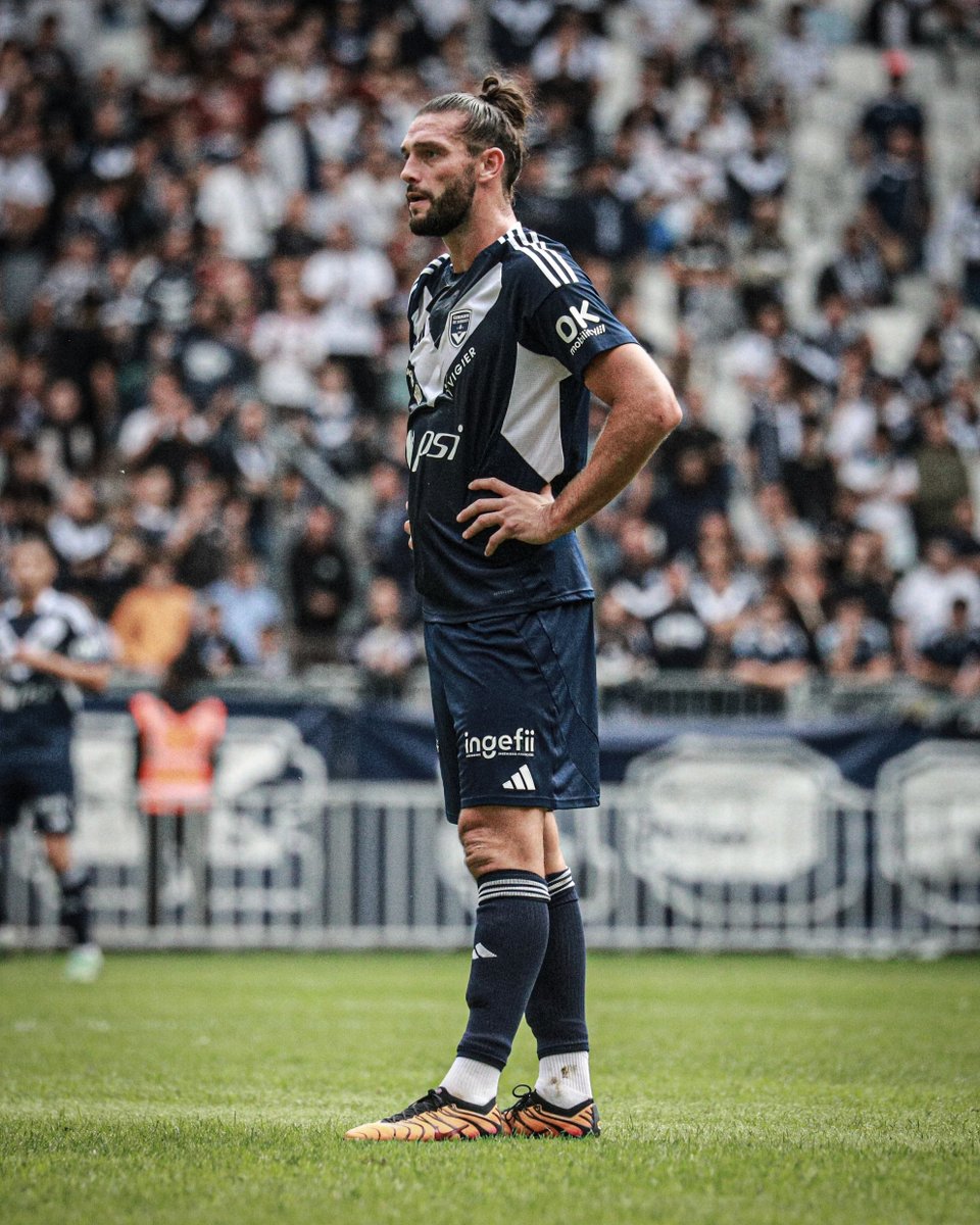 Andy Carroll has now scored 8 goals in 10 league games for Bordeaux since signing in September ⚽️ 

The club were winless this season before his arrival, they are now in 3rd place in France's fourth tier 📈