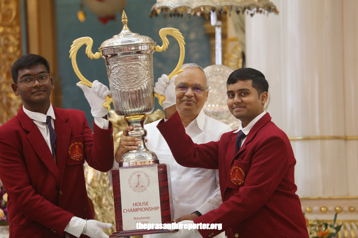 SSSIHL's tweet photo. Delighted to share glimpses from the Prize Distribution Ceremony of the Annual Sports &amp; Cultural Meet for #SriSathyaSai Educational Institutions held today @ Sai Kulwant Hall
For more: https://t.co/2eQr4xqu1D
View Recording: https://t.co/baR5VLy2TC
Photos: https://t.co/uVS6VyHyE0 https://t.co/J9L89b9kSB