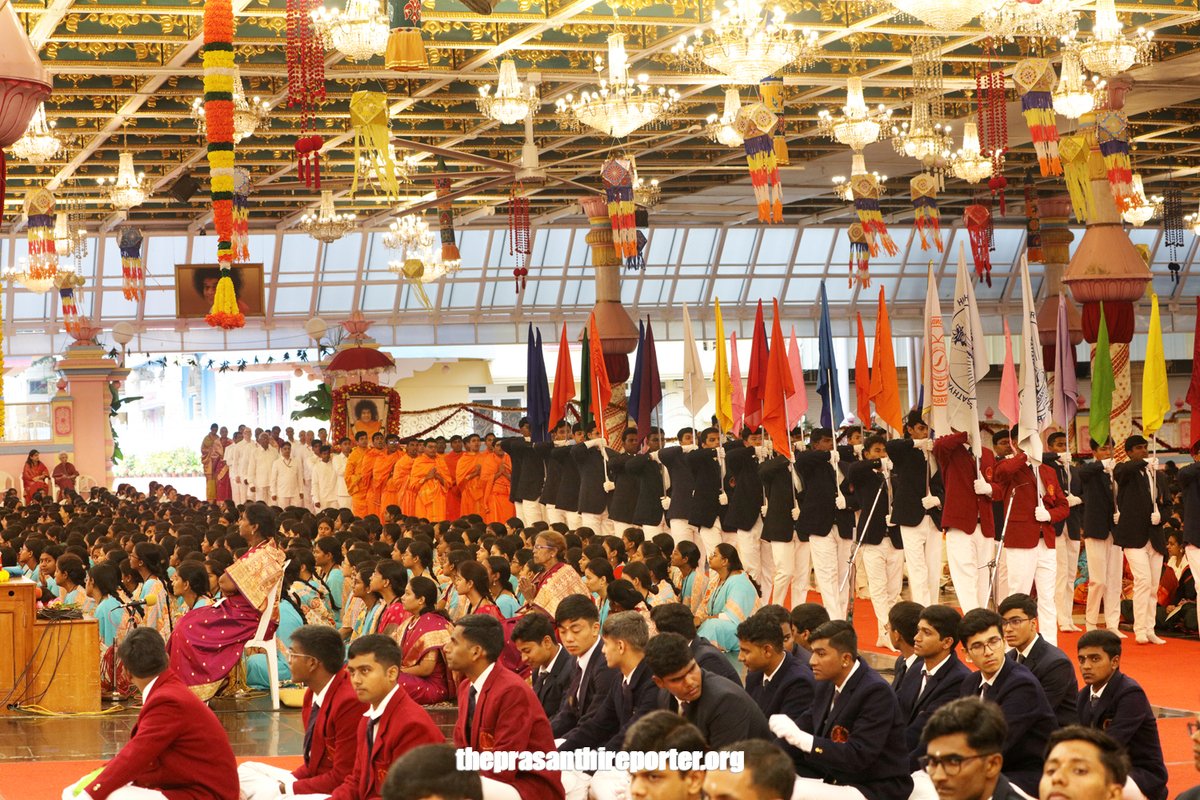 SSSIHL's tweet photo. Delighted to share glimpses from the Prize Distribution Ceremony of the Annual Sports &amp; Cultural Meet for #SriSathyaSai Educational Institutions held today @ Sai Kulwant Hall
For more: https://t.co/2eQr4xqu1D
View Recording: https://t.co/baR5VLy2TC
Photos: https://t.co/uVS6VyHyE0 https://t.co/J9L89b9kSB