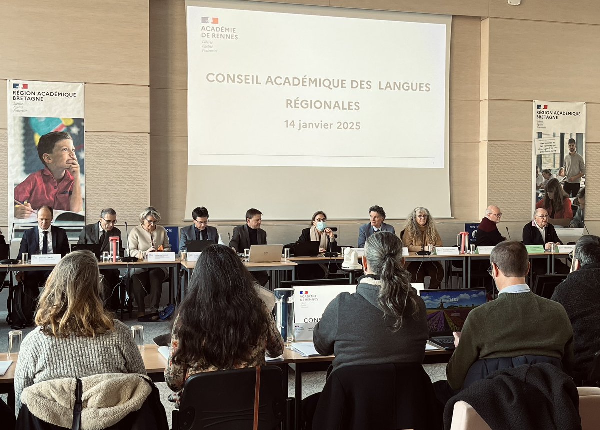 Instance | Le Conseil Académique des Langues Régionales s'est tenu ce mardi 14 janvier
➡️ Préparation de la rentrée du premier et second degré dans le réseau public, privé catholique sous contrat et Diwan
➡️ Plan de structuration de l'enseignement public bilingue primaire