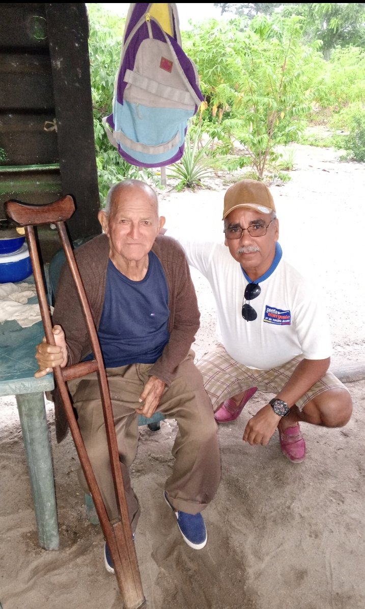 Hoy está de cumpleaños un gran amigo allá en la población de El Palmar, en el Edo.Bolivar el viejo roble Don Erasmo Lanz, hombre de mil batallas e historias, toda una leyenda de tan hermosas tierras, vaya mis palabras de salutaciones para Don  Erasmo y que cumpla 100 años más!