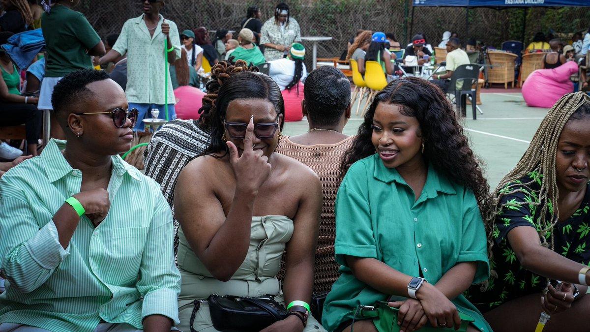 Queerday_SA's tweet photo. 😃Happy People from our Last Queerday #GreenWithEnvy 💚

#Queerday2024 #QDPoolParty #QDPopUp https://t.co/ptTOsrW55H