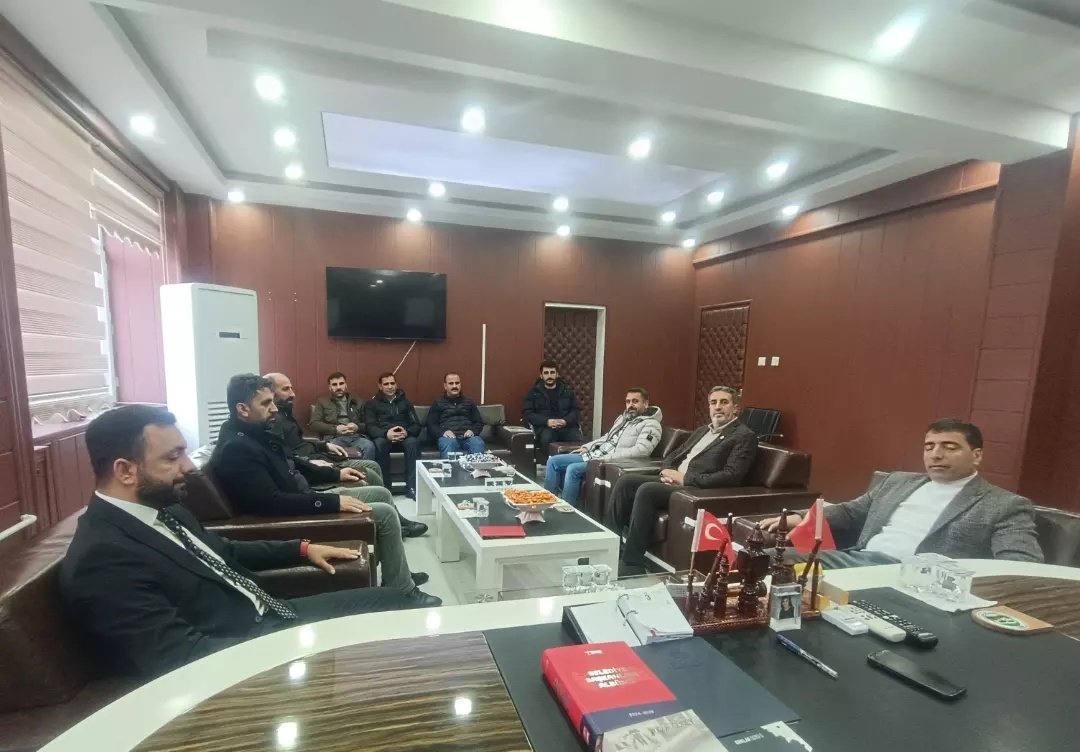 Dernek Başkanımız Ferhat Güzel ve Yönetim Kurulu üyelerimizle birlikte, Solhan Belediye Başkanı Sayın Abdulhakim Yıldız'ı ziyaret ettik.

Nazik misafirperverlikleri için kendilerine teşekkür ederiz.