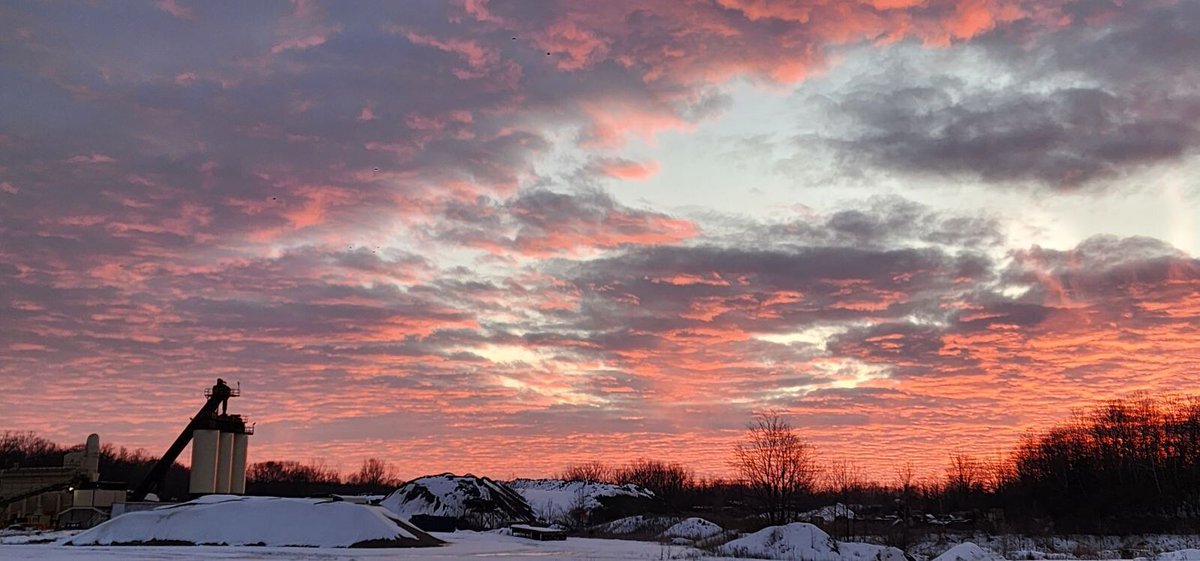 A stunning sunrise captured over the Morrow Plant this morning! What a great way to kick off a day of winter maintenance🌅

#asphaltindustry #asphaltplant #ibuildamericaohio #asphaltlife
