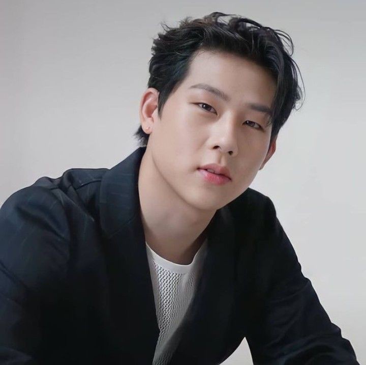 Jooheon is back home 💛 tweet media