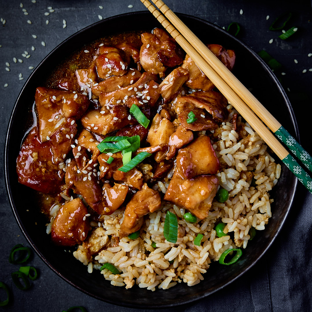 No pre-frying required, this Crockpot Honey Garlic Chicken is so simple to prepare. Just chop the chicken, mix the sauce ingredients together then cook together in the slow cooker until the chicken is tender.

kitchensanctuary.com/slow-cooker-ho…
#kitchensanctuary #foodie #recipe