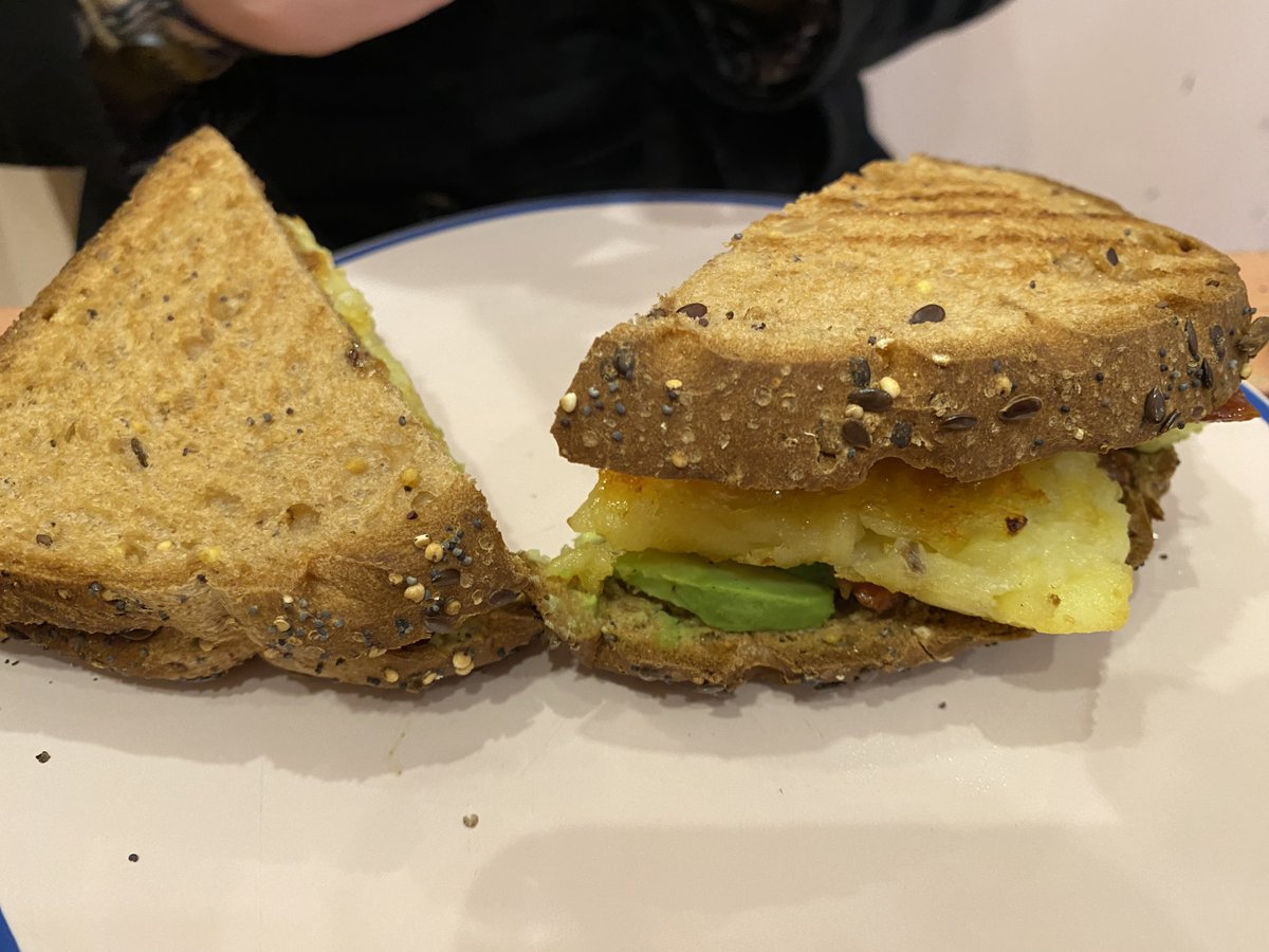 relish_hendy's tweet photo. Letโs talk about pomkitchen POM (Sharrowvale Road)!
We have had SUCH a lovely time, enjoying beautifully fresh made vegan and gluten free eats in a simply gorgeous atmosphere
Thank you for having us!
#SheffieldIsSuper #PomKitchen #NannyJen #MotherDaughterTime #FamilyTime #Sheffield #SharrowVale #EatOutSheffield #PlacesToEat #Vegan #GlutenFreeFood