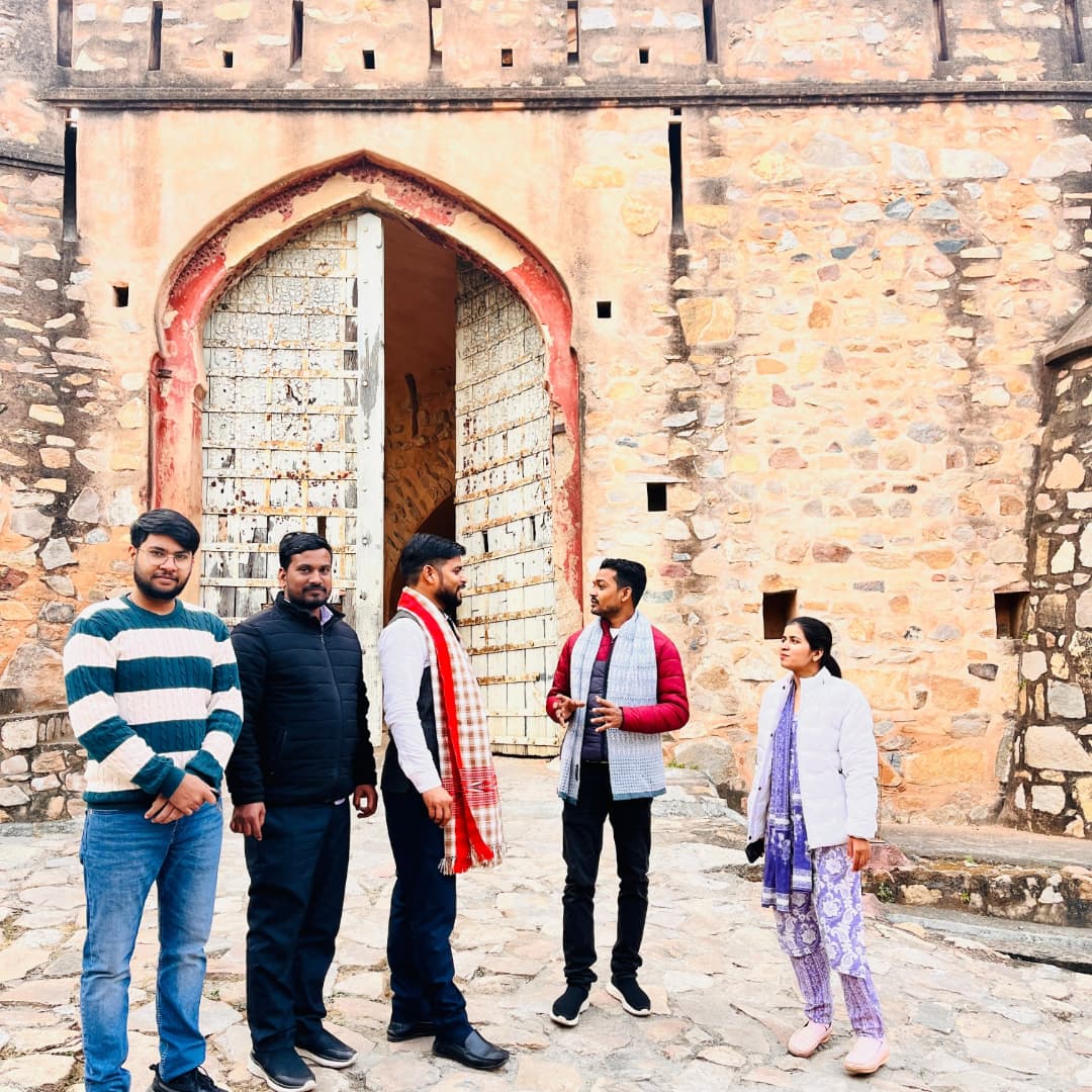 DhirendraSing97's tweet photo. बुदेंल हरबोलो के मुँह हमने सुनी कहानी थी!
खूब लड़ी मर्दानी वह तो झांसी वाली रानी थी !!
         (झांसी किला, झांसी) https://t.co/HOwIw4zNV2