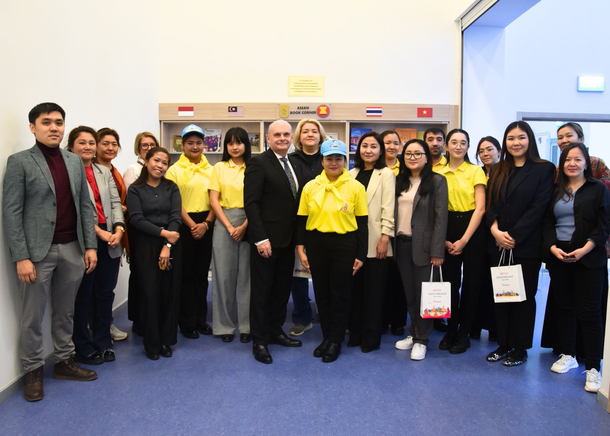 NU_Library_NU's tweet image. 📚🇹🇭 On Jan 14, 2025, the Royal Thai Embassy donated books to the NU Library, showcasing Thailand’s rich cultural and educational heritage.
Explore the new collection in the Culture Room (5e.334).
#NULibrary #RoyalThaiEmbassy #BookDonation #CulturalExchange