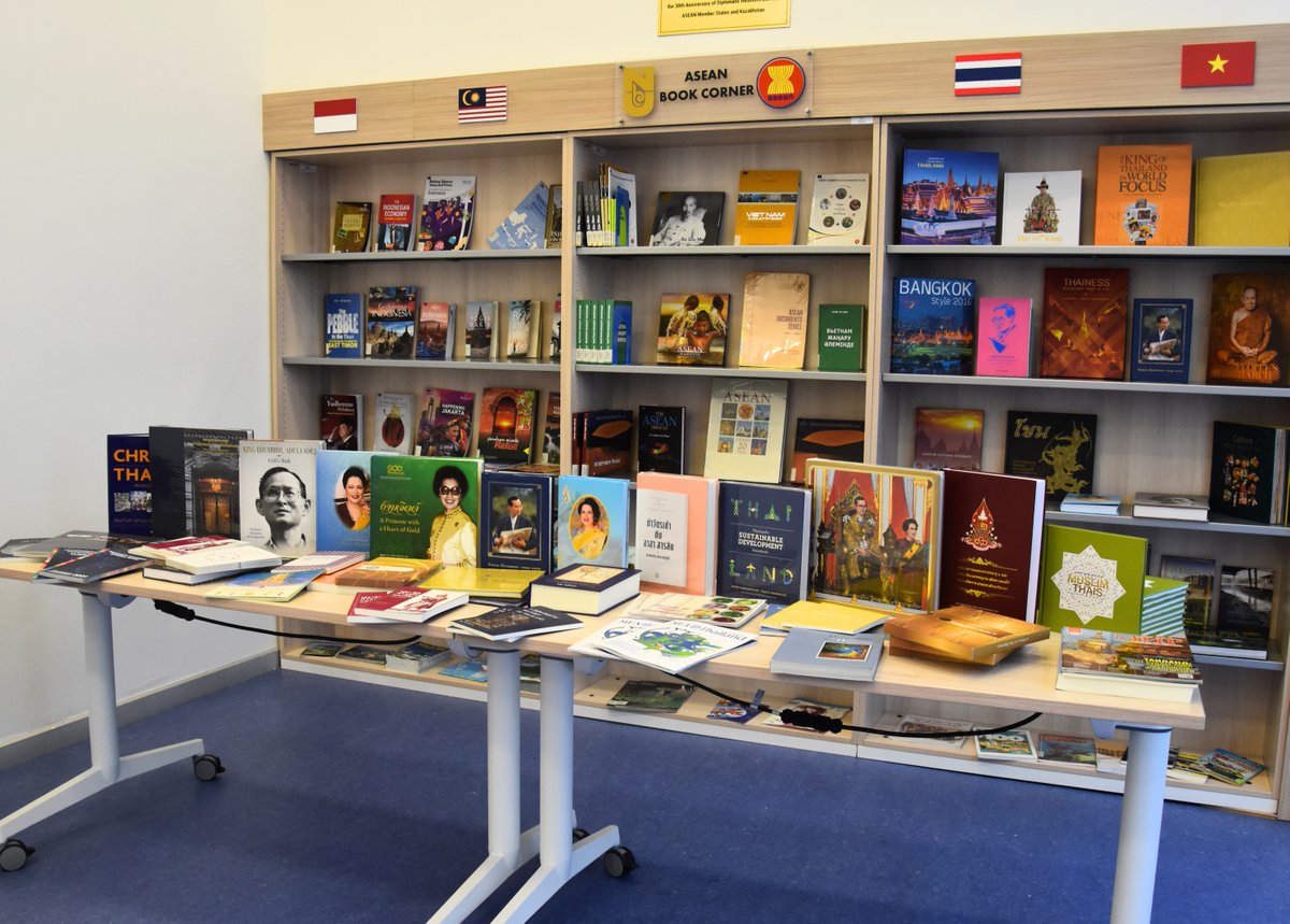 NU_Library_NU's tweet image. 📚🇹🇭 On Jan 14, 2025, the Royal Thai Embassy donated books to the NU Library, showcasing Thailand’s rich cultural and educational heritage.
Explore the new collection in the Culture Room (5e.334).
#NULibrary #RoyalThaiEmbassy #BookDonation #CulturalExchange