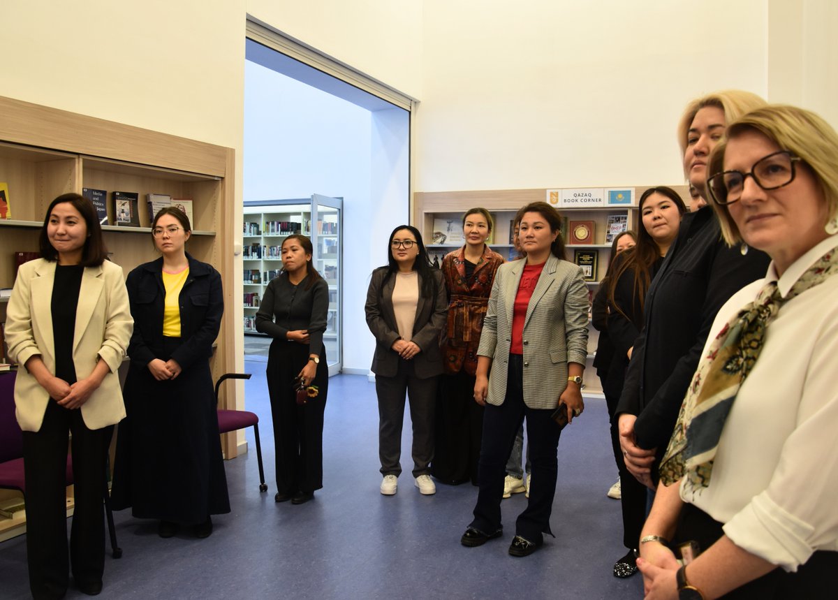 NU_Library_NU's tweet image. 📚🇹🇭 On Jan 14, 2025, the Royal Thai Embassy donated books to the NU Library, showcasing Thailand’s rich cultural and educational heritage.
Explore the new collection in the Culture Room (5e.334).
#NULibrary #RoyalThaiEmbassy #BookDonation #CulturalExchange