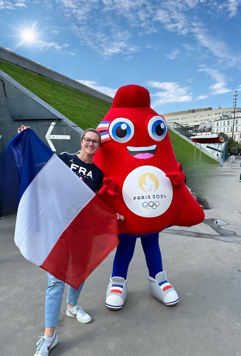 EditionsEps's tweet image. #405:✨ &quot;Inspirer les générations futures grâce aux valeurs olympiques : respect, amitié, excellence.&quot;
C. Labrosse, C. Sorgnard et @djaftat  partagent comment les Jeux de Paris 2024 ont nourri une dynamique éducative pour forger les citoyens de demain. 🏅
revue-eps.com/fr/regards-cro…