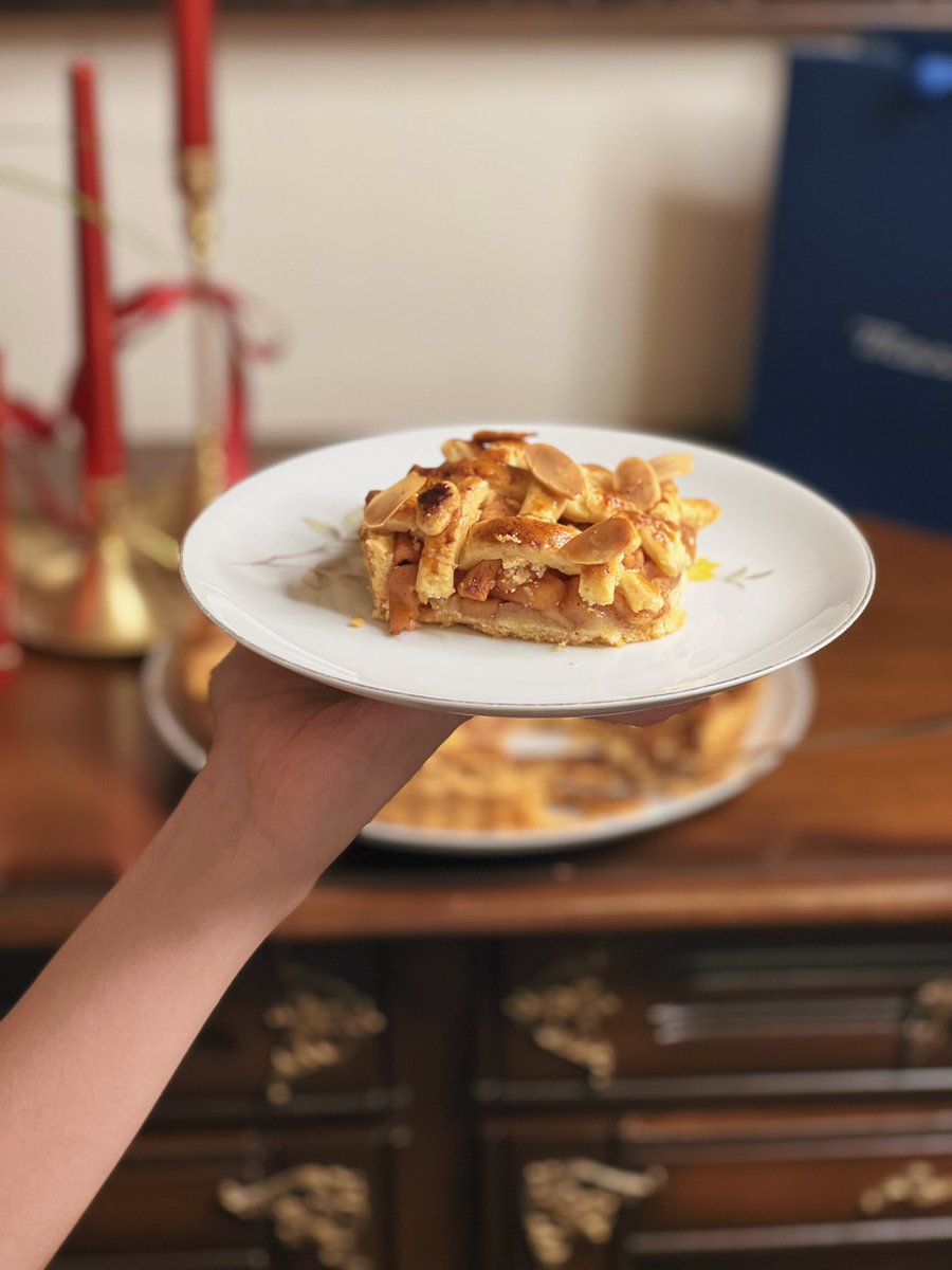 Hastimk1383's tweet image. بچه ها من پای سیب میفروشم 🍏
قطر ۲۲ سانت 
از بهترین موادم استفاده میکنم♥️
قیمتش ۷۷۰ 💕
میتونین از سه روز قبل بهم سفارش بدین🥲
(ممنون میشم ریتوئیت کنین)🥺