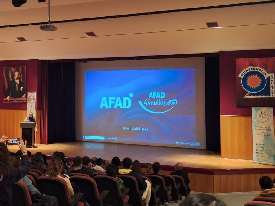10 Ocak 2025 tarihinde gerçekleştirdiğimiz AFAD Destek Gönüllüsü eğitiminin ilk aşamasını Dokuz Eylül Üniversitesi Mühendislik Fakültesi Konferans salonunda gerçekleştirdik. AFAD çalışanı Ali AVŞAR'a bu bilgilendirme sunumundan dolayı teşekkür ederiz. 🧡