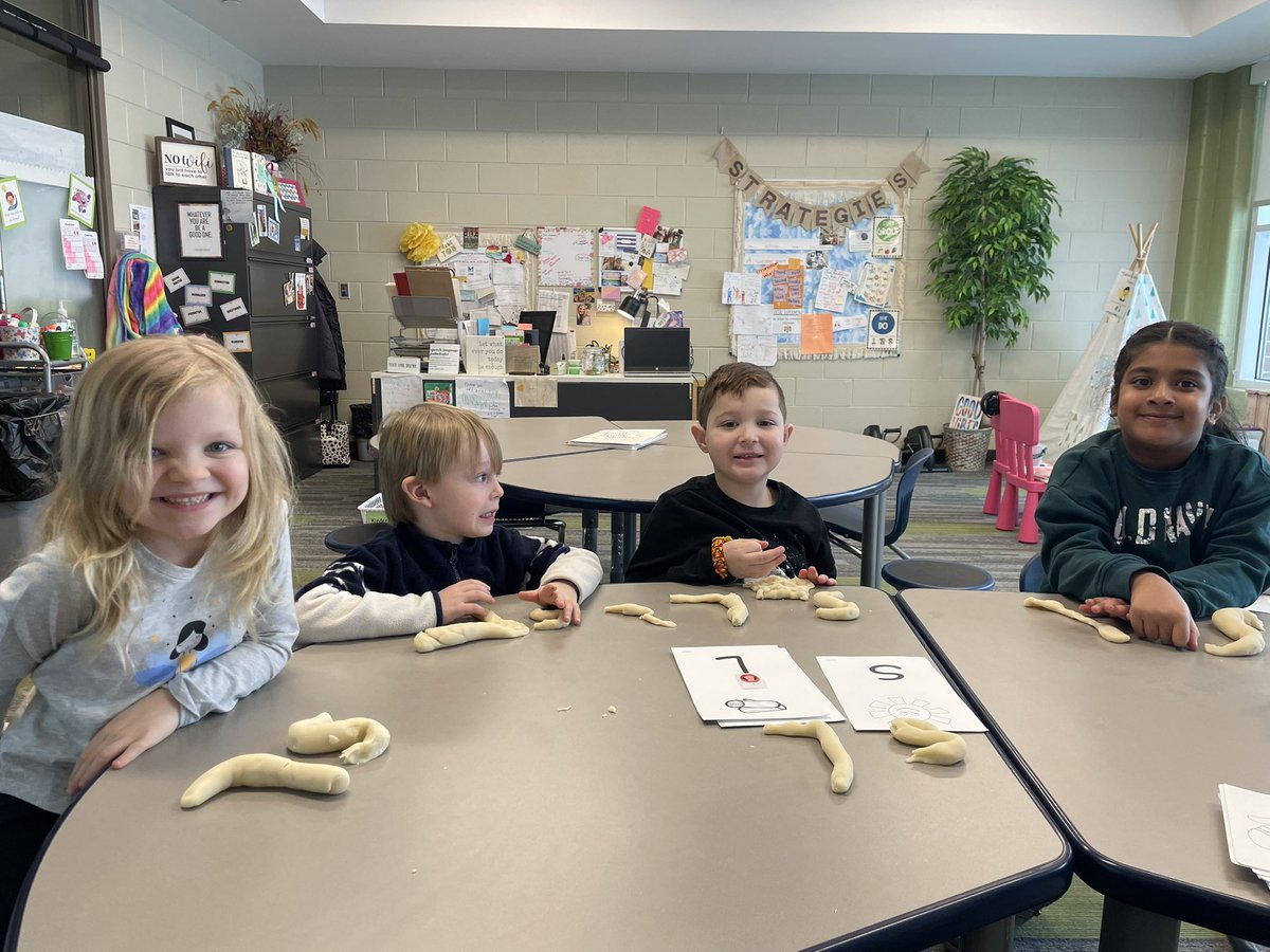 Snakes, sounds, and snowmen OH MY! 
<a href="/SLCSpearson/">Pearson Elementary</a> students working hard on their speech skills on this snowy day!
