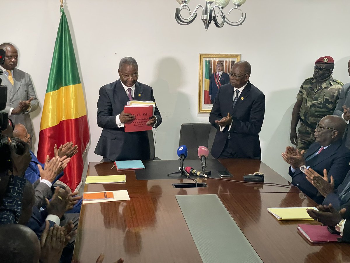 MSP_CG's tweet photo. 🚨 OFFICIEL : Le Prof. Jean Rosaire Ibara a pris ses fonctions de Ministre de la Santé et de la Population du Congo 🇨🇬
@MokokiG https://t.co/VbN7E7fQko