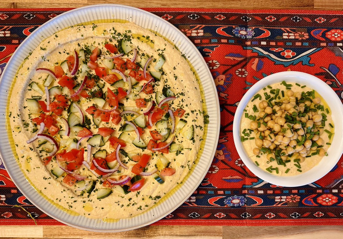 AussieBigDaz's tweet image. I couldn’t decide how to serve my hummus with the lamb skewers I have marinating for tonight so I decided to have two options. Now it’s on to the flatbread 😁. #hummus