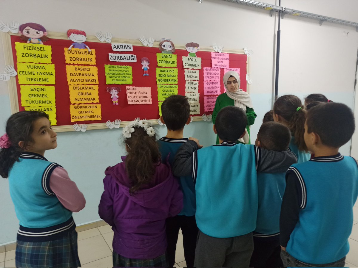 TaskesigiOkulu's tweet photo. Okulumuz öğrencilerine Akran zorbalığını anlattık ve bununla ilgili neler yapılacağına yönelik bilgilendirme çalışması yaptık.
@tcmeb @Ordu_MEM @mfvargeloglu @CaybasM @ayfidan52 @ELTHakanAYDIN https://t.co/a3x8QHWzSX