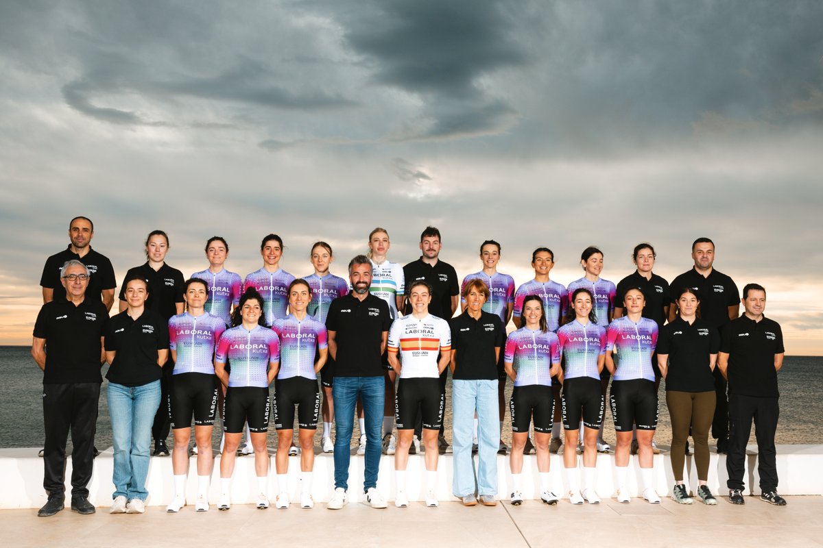 insalus1888's tweet photo. Hoy os presentamos a los equipos de @FundaCiclisEusk 🚲
A por todas equipo! 💪
#insalus https://t.co/lxIYcaUKg8