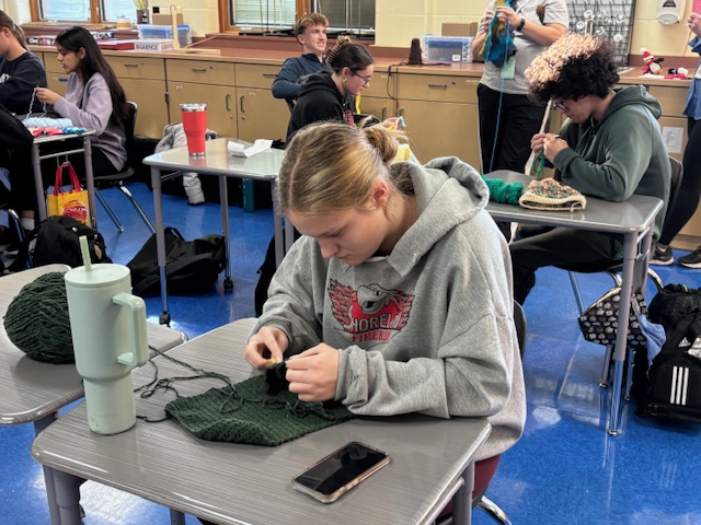 pburgfoundation's tweet photo. Grants in Action: PSF approved a grant to fund Jacket U at @PHSjackets, which took place during the first semester. Jacket U is designed to help students make connections with peers and staff members who share similar interests or hobbies.
Read the story: https://t.co/MiGh7XPVRX https://t.co/dpzmGFBaK3