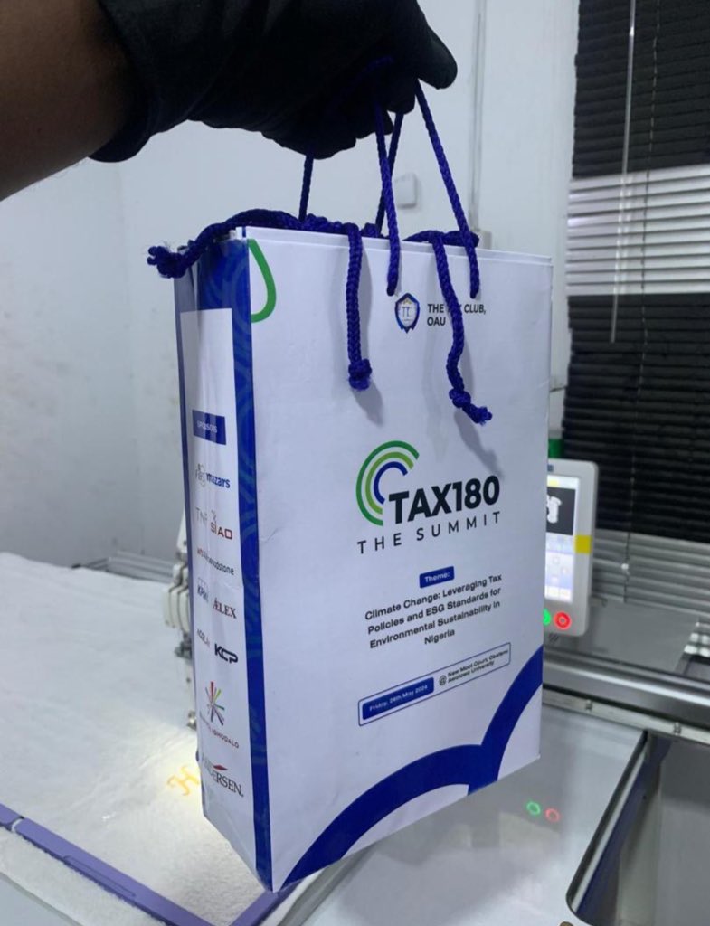 printprong's tweet photo. Eco-friendly paper bags for your parties and business needs! Stylish, durable, and customizable.

🏷️Small 
      50pc -25k
      100pc - 35k

🏷️Medium 
      50pc - 40k
      100pc - 60k

🏷️Large 
      50pc - 55k
      100pc - 100k

Order today! https://t.co/Uw6Ojya7kO