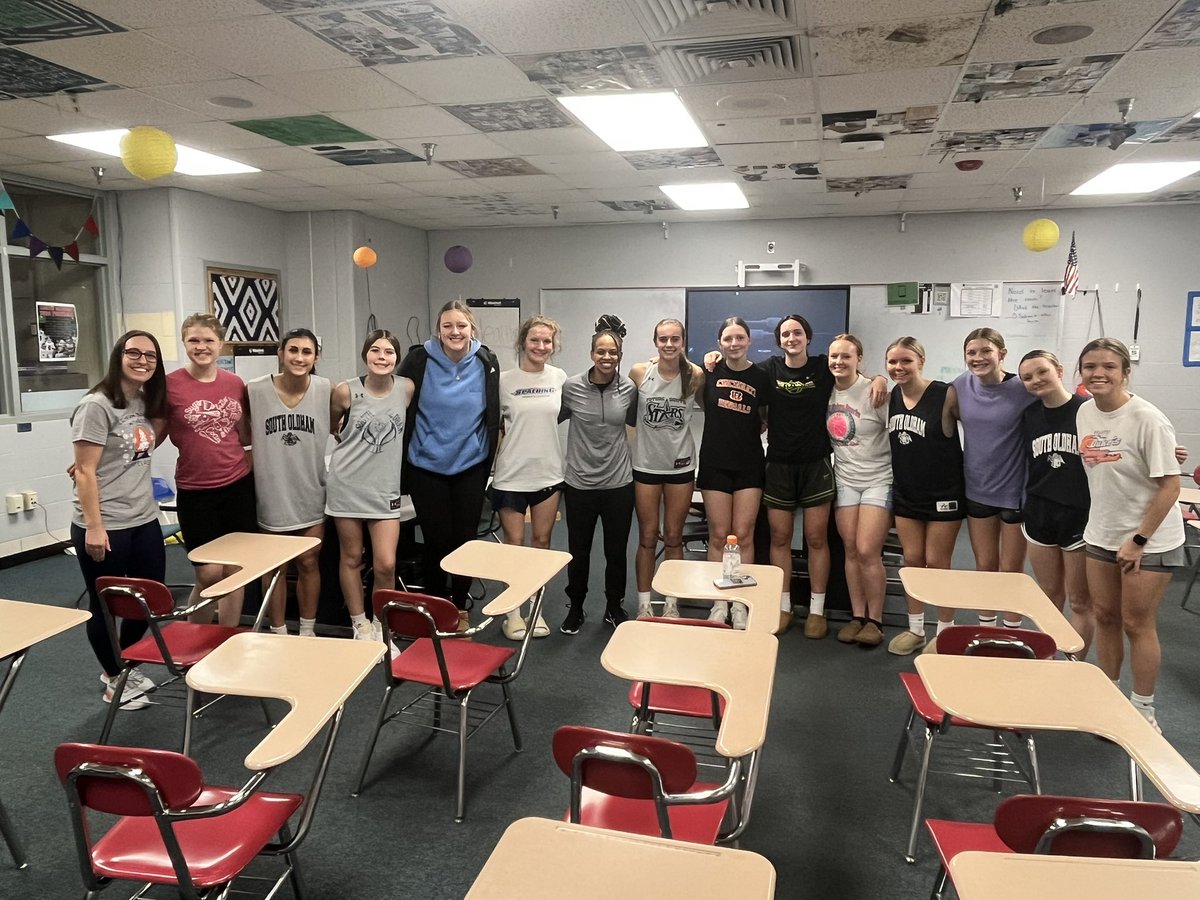 SOHSGirlsBB's tweet image. Women in Leadership, January guest, Coach Amber. @TSTbyAsmith 

Player, Coach, Entrepreneur.  And more than that, an incredible woman teaching others to be leaders and learners. 

Thanks you for coming to pour into our team. 

Reach out to her for a variety of services.