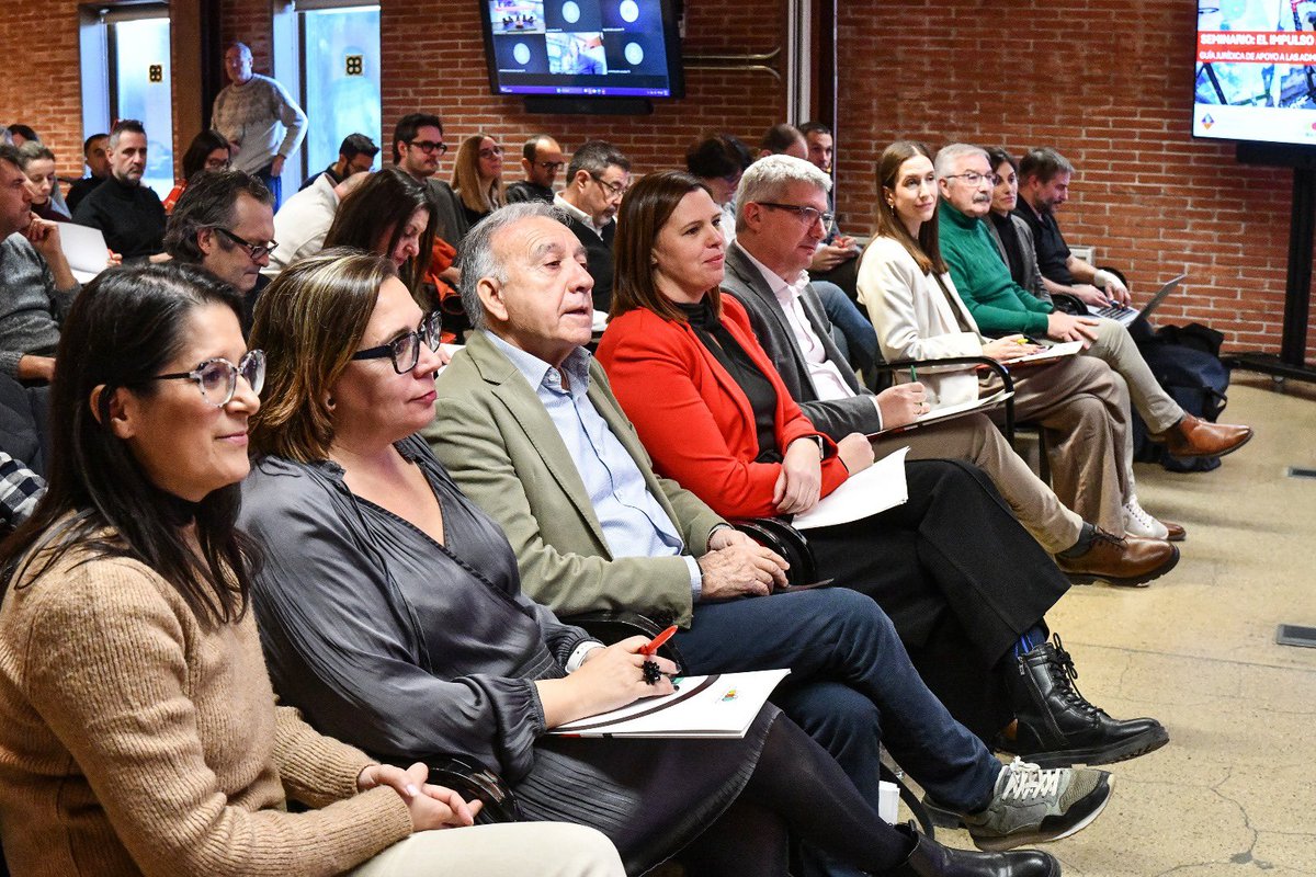 🚲🚲🚲 #Esplugues acull una jornada sobre experiències de ciclologística. 

♻️La finalitat és la distribució urbana de mercaderies de darrera milla amb bicicletes de càrrega.

🌿Hem presentat el projecte que farem a la ciutat amb 3 ‘minihubs’

🗞️ Notícia: esplugues.cat/yksr