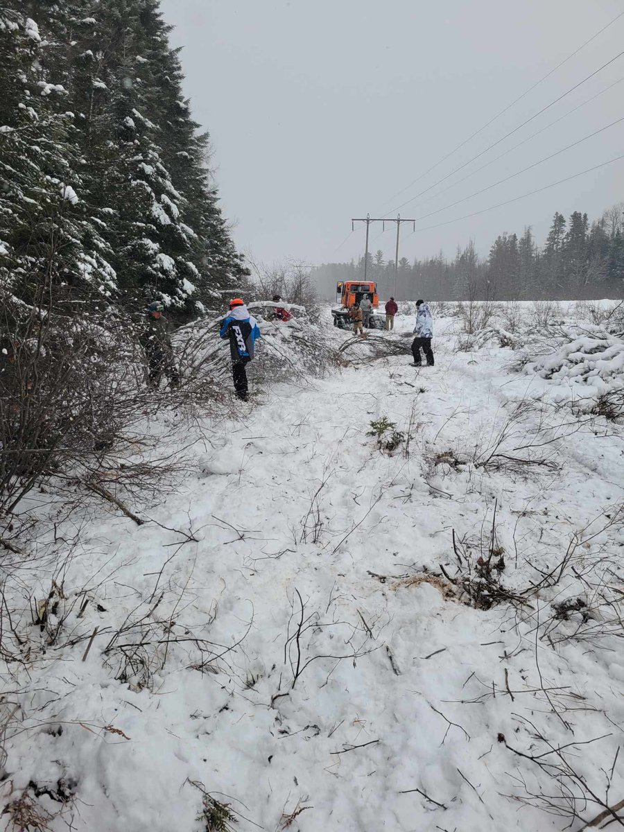 ♠️♥️ The Poker Run is back .... and it's THIS WEEKEND! 

If you want to get in on the festivities, book online at: northernoutdoors.com/book-online/, or call (207) 663-4466 🙌

📸 From last weekend's trail crew, including Jason Miller and co of NH ❄️ Thank you all for your hard work!