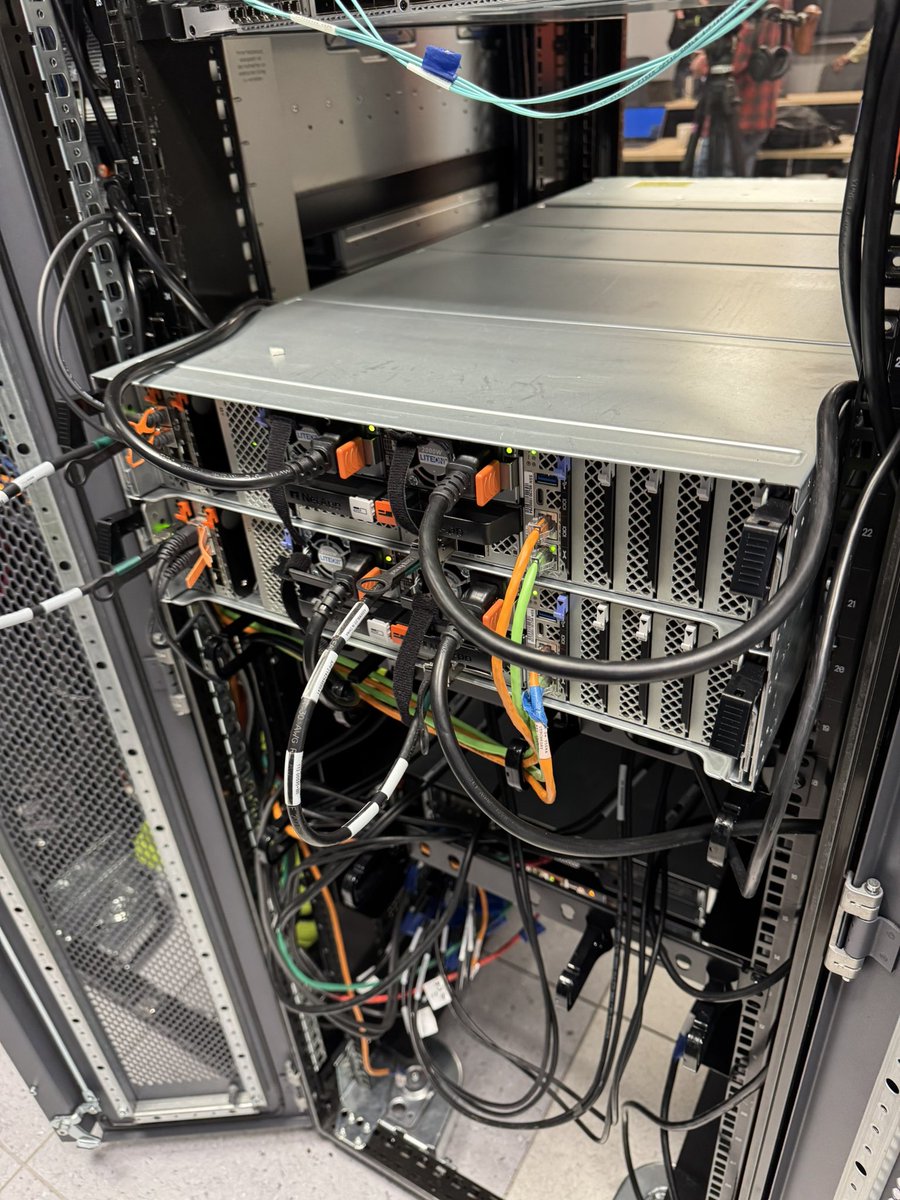 storagereview's tweet image. We’re on-site with NetApp in RTP this week checking out their latest ASA block storage flash arrays. Full report coming soon! #netapp #storage #datacenter #data @NetApp