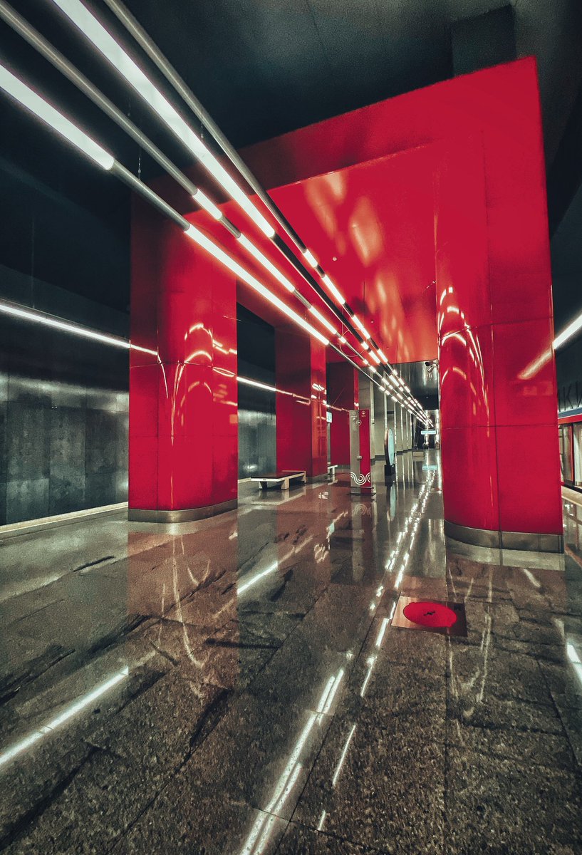 adiraymoff's tweet photo. L'esthétique est vitale 

#Photography #Subway #PublicTransportation #Transportation #RailTransportation #Illuminated #Architecture #Aesthetic #Tube #Underground #Metro #Photo #Red #Lighting #Aesthetics https://t.co/3diwbKdycC