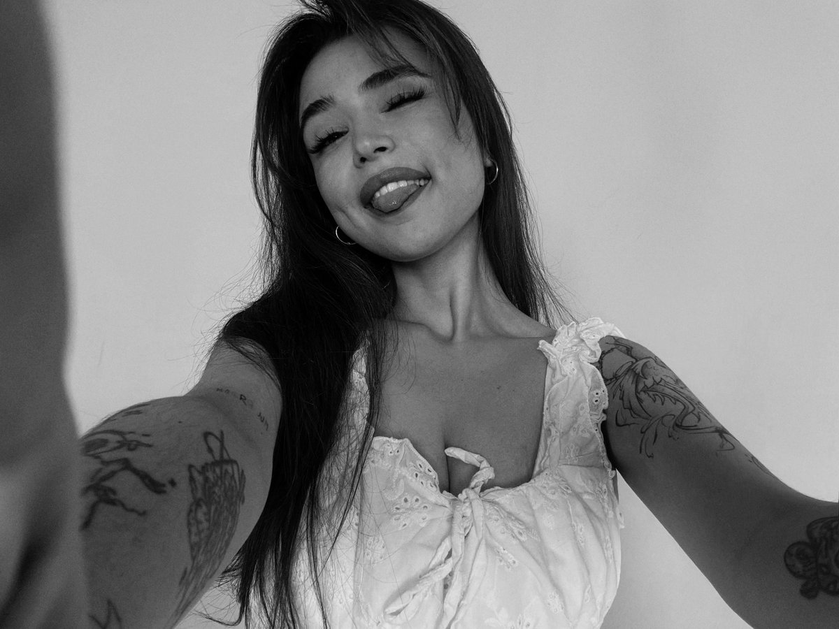 камилфа tweet media