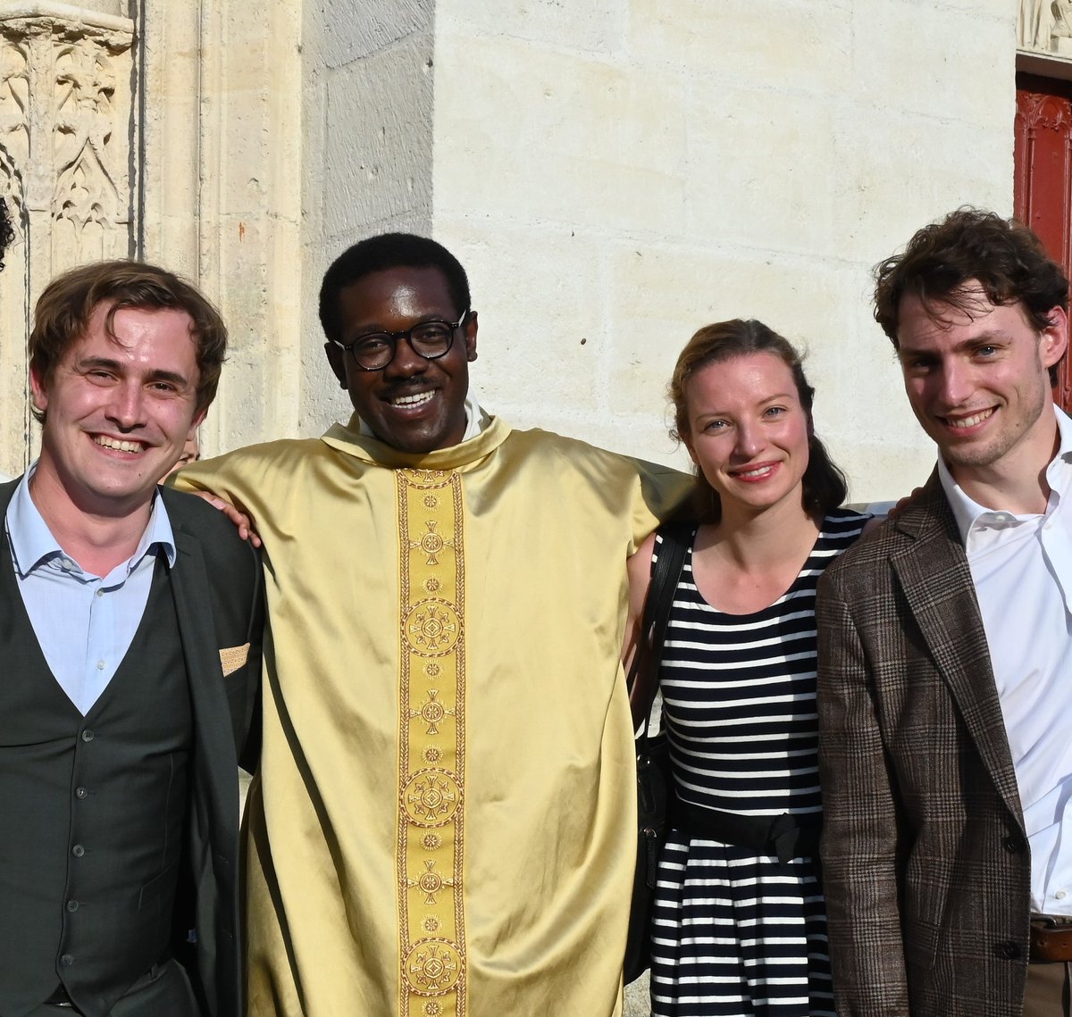 Père Albert Zogo : Meaux et Merveilles
Devenir prêtre, pour ce garçon d’une famille non pratiquante, n’avait rien d’évident : baptisé et catéchisé, Albert n’était pas de ceux que l’on appelle les messalisants. Et pourtant ....
🙏👀📕oeuvredesvocations.fr/temoignage/per…