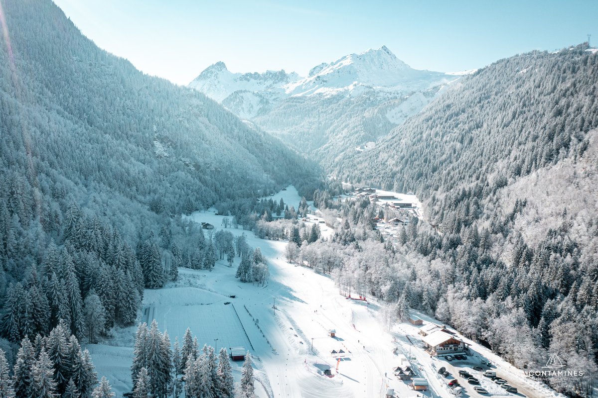 Notre joli fond de vallée... un paradis unique en bleu et blanc ! 😍🩵❄️