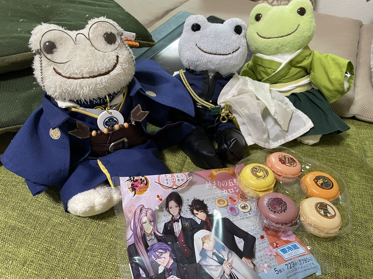 Fon4472's tweet photo. 可愛い♥️みんなで食べよ〜

刀剣乱舞10周年おめでとうございます😊 https://t.co/CRnGAskRig