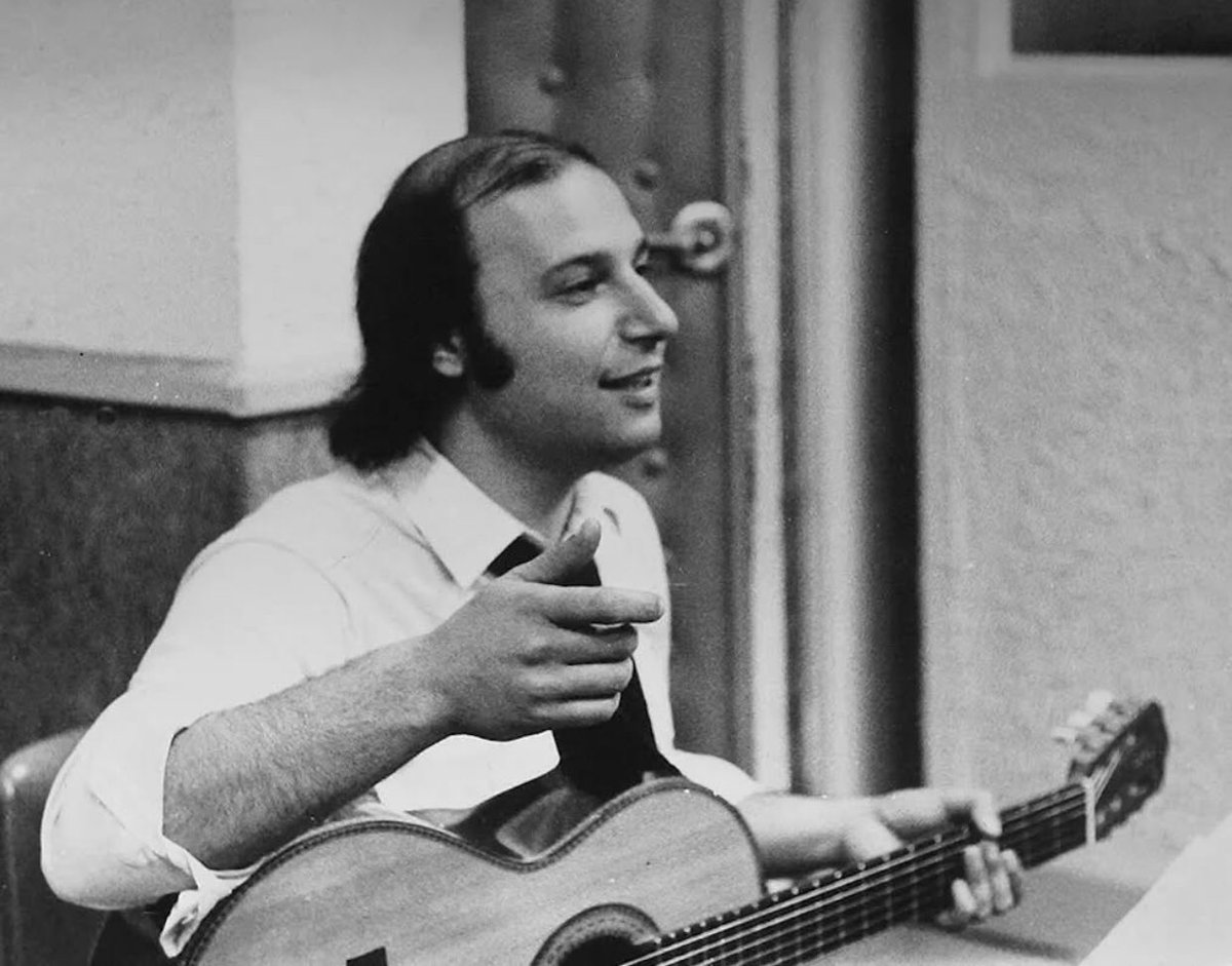 Bugün 14 ocak. Canım üstadım Onno Tunç’un ölüm yıldönümü. 
Bazı üstatlar sonsuz ve ölümsüzdür. Mesela armonileri ölmez, ruhu, groove’u, ölmez. 
Hatta bir ömür ders diye okutulur müzisyenlere.
Bir avuç sevdalı müzisyen, Senin bıraktıklarına tutunuyoruz 
💔🙏🏼🎶#onnotunç