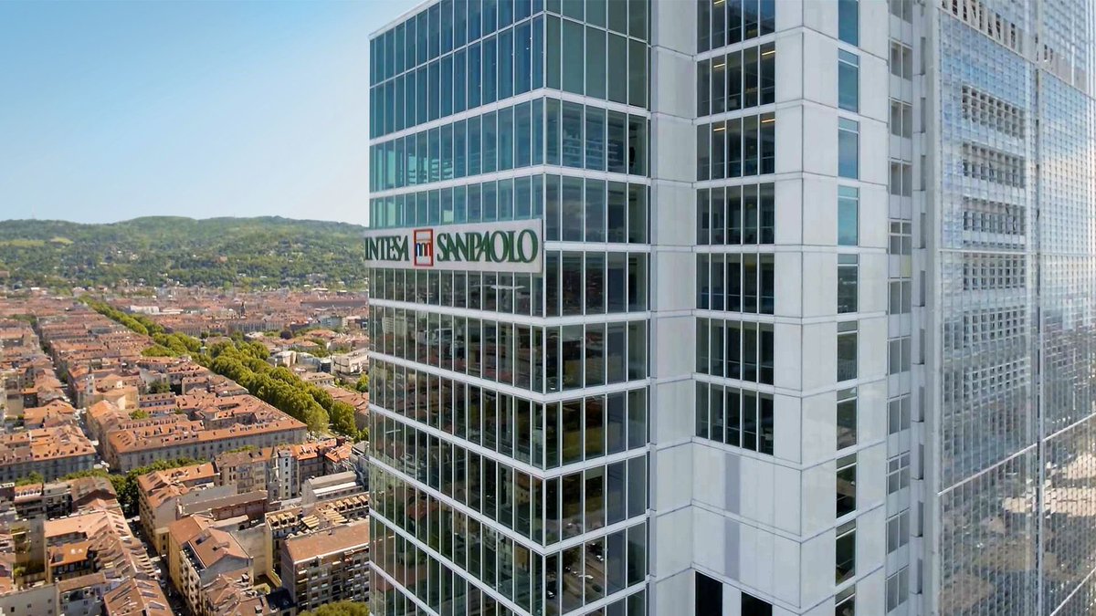 DocumentingBTC's tweet photo. Italy's largest bank Intesa Sanpaolo has made its first spot Bitcoin purchase, buying roughly €1 million worth. https://t.co/6WqI25ltGm