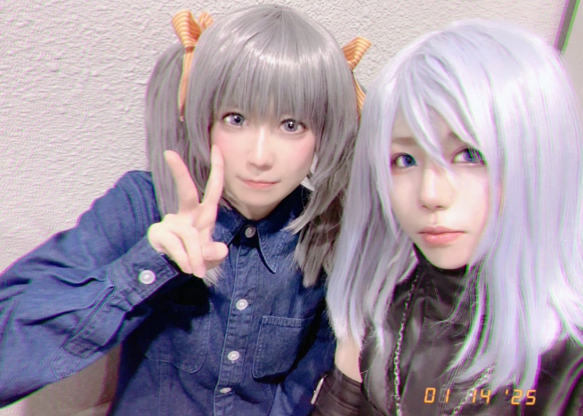 kyrie_jade's tweet photo. 【コス】
先日のインテの写真昔のフィルムカメラ風の記念撮影感あって良いよねって話になったので☺️平成感あって良き。

ラザリオコンビ好きなんです〜

竹内理緒:キナさん（紺さん）
アイズ　私 https://t.co/IPIYSL22TQ