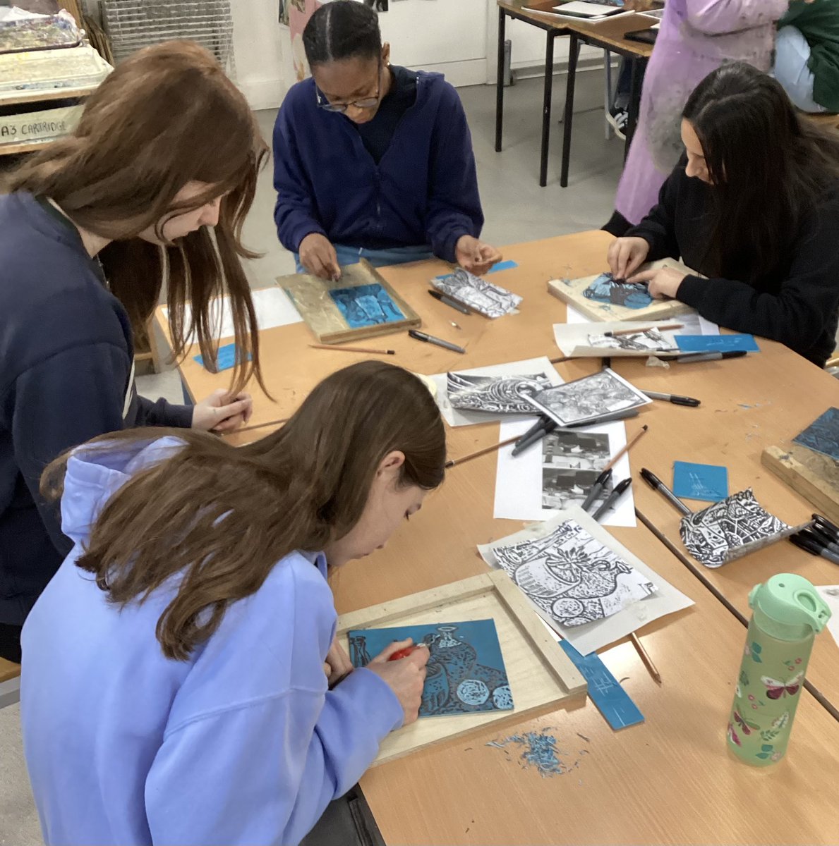 Lino cutting on the #BGSYear10 printing workshop? Great evidence for their portfolios. #CreativeThinkers #BGSArts