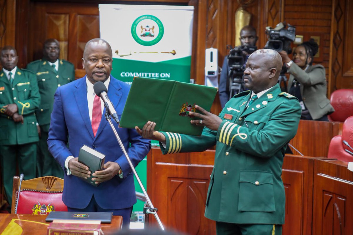 KiongoziKE's tweet image. LIVESTOCK VACCINATION: Agriculture CS Nominee Kagwe says no farmer will be forced to vaccinate their animals; says he will rely on proper communication on benefits, risks to convince them.
#LazimaIWork #Onyonka #MarthaKoome #JustinMuturi #Shollei #MutaiKagwe