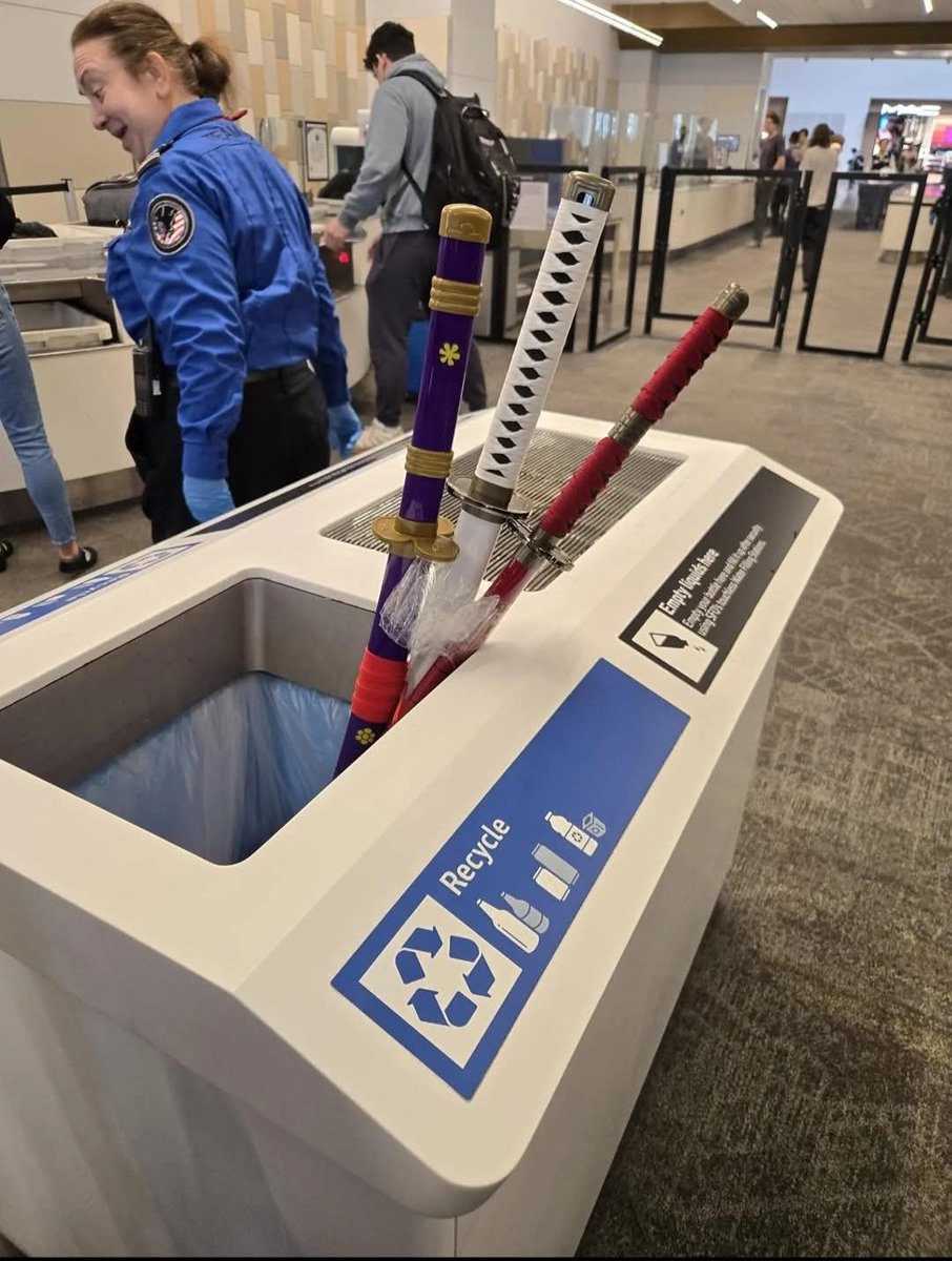 BioHexStudios's tweet photo. @meatcanyon Tell Nik I am sorry TSA confiscated his weeb swords on the way home. https://t.co/VdYOvXuA43