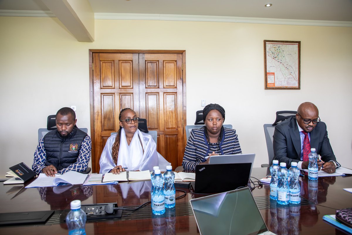 CRAKenya's tweet photo. A CRA team led by Comm Benedict Muasya is in #MakueniCounty for the Revenue Mapping Guidelines. Met with Governor HE Mutula Kilonzo Junior for discussions and a presentation; visited revenue collection points.
#CRAinMakueni #revenuemappig #osrstreams https://t.co/2oHGWYsCrY