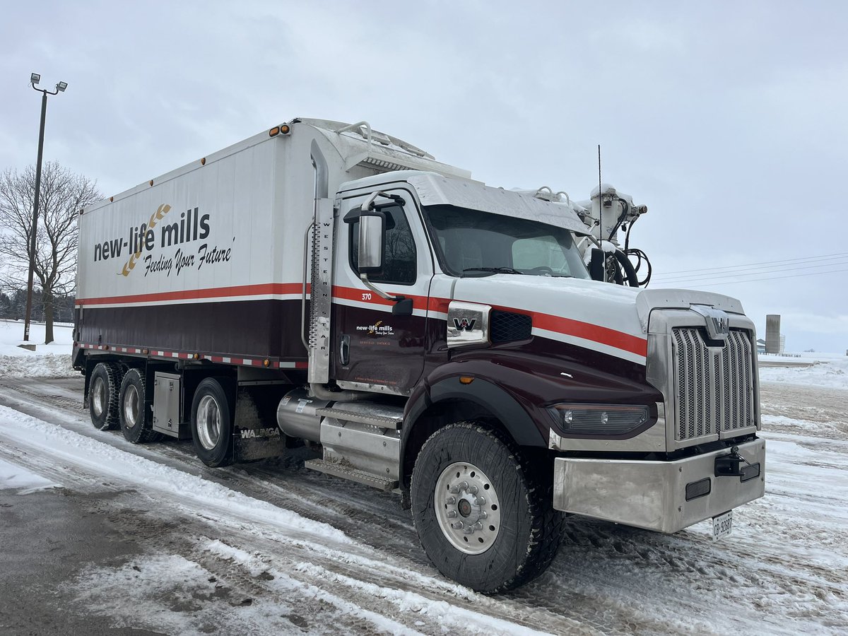 Bwags94's tweet image. This week is a  New #TruckTuesday as yesterday we received delivery of two New #49x Trucks with #DD16 engines 

And the Tractor has #DD12 auto assisted transmission 

Big thanks to #MarkBryan @premiertruckgrp and @WalingaInc for there hard work and collaboration on these units